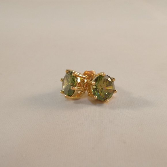 18K Yellow Gold Filled 8mm Solitaire Peridot Green Diamond Zircon Stud Earrings - Picture 4 of 6